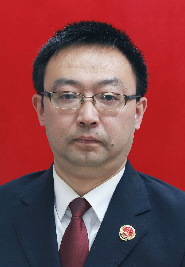 姓名:吴限忠职务:县纪委监委驻县检察院纪检监察组组长,党组成员分管