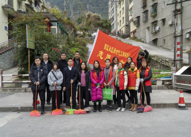 检察信息第二百二十期--石棉县人民检察院第一党支部到社区开展志愿服务活动88.png